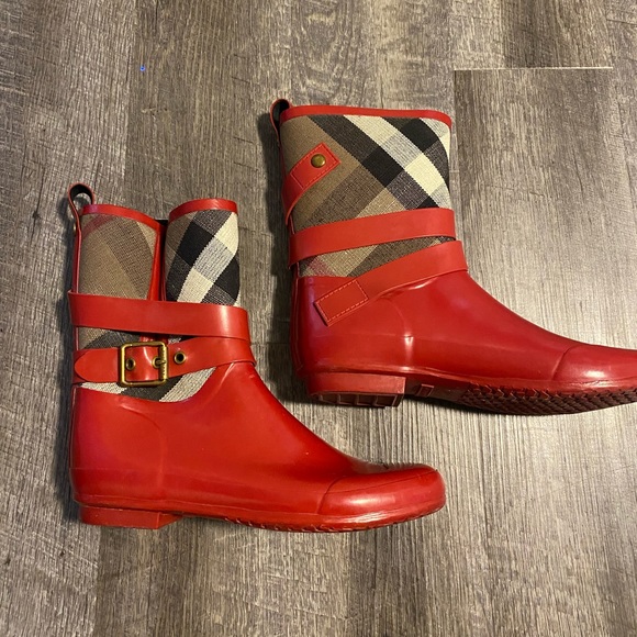 Burberry Boots - Authentic - Picture 3 of 8